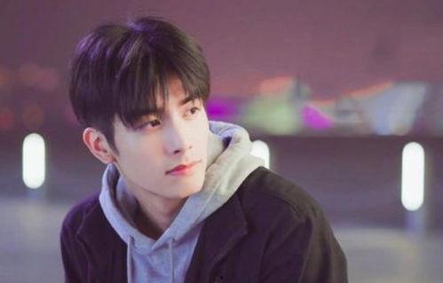 肤色黑的男明星网红,揭秘肤色黝黑男明星网红的网红之路”
