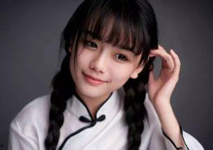 女明星网红李嫣照片,时尚女星的青春魅力