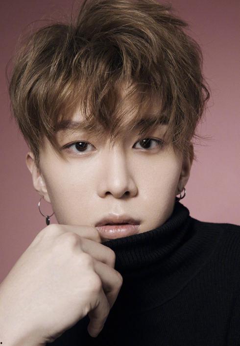 耳返明星网红同款,揭秘明星网红们的时尚秘密！”