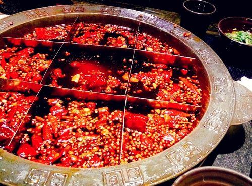 明星网红重庆火锅视频,辣味沸腾！明星网红带你探秘重庆火锅魅力