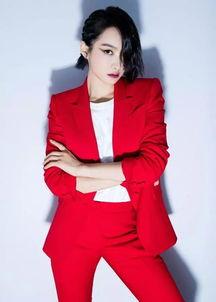 明星网红西服搭配图片女,明星同款，优雅与时尚并存