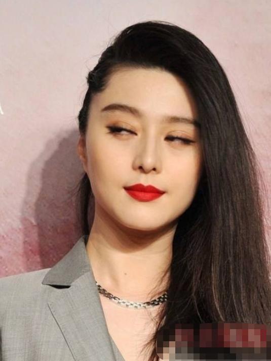 明星网红淋雨图片真实高清,明星网红淋雨瞬间，高清美照诠释无畏魅力