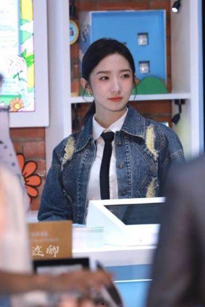 明星网红pk直播间在哪,直播间现场精彩纷呈！