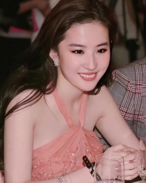 明星网红撕腿视频大全,明星网红间的时尚较量