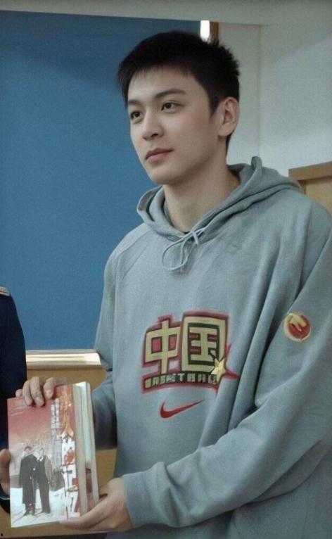 男明星网红柠檬茶,柠檬茶热潮下的男明星网红现象解析