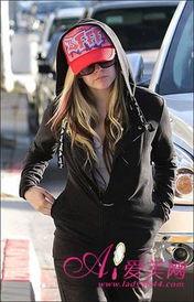 明星网红戴帽子颜色,揭秘明星网红帽饰色彩背后的时尚密码