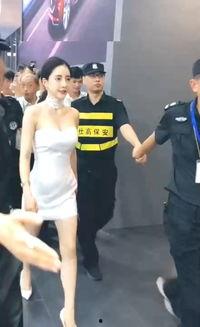 明星网红保安让路视频播放,尊重与谦逊的典范