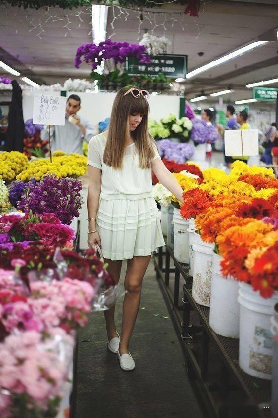 五一今日吃瓜花店老板娘,瓜香四溢的市井生活